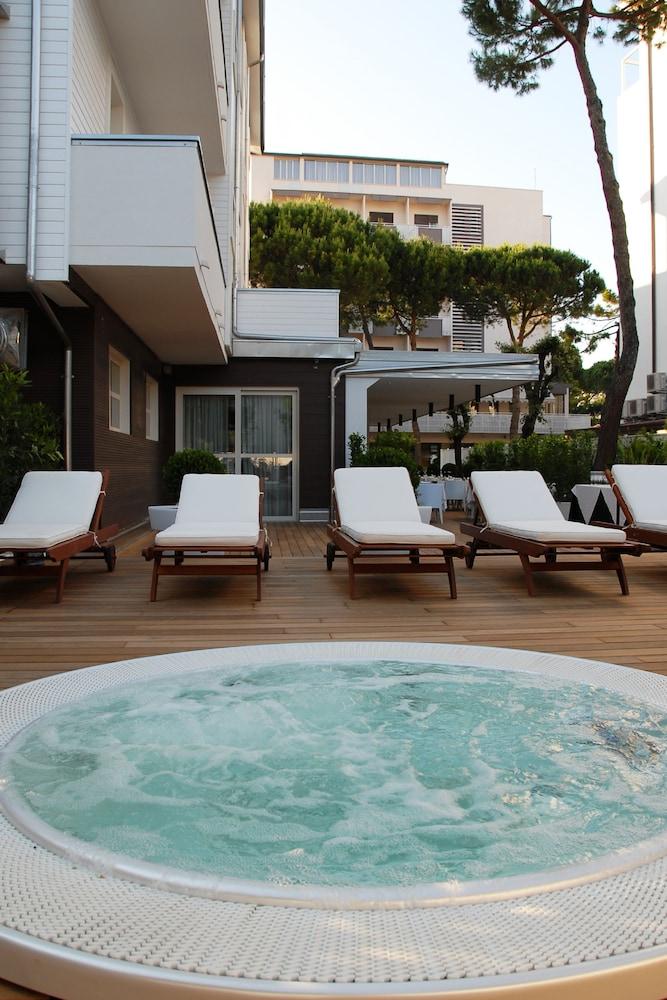 Atmosfere Milano Marittima Hotel Exterior photo